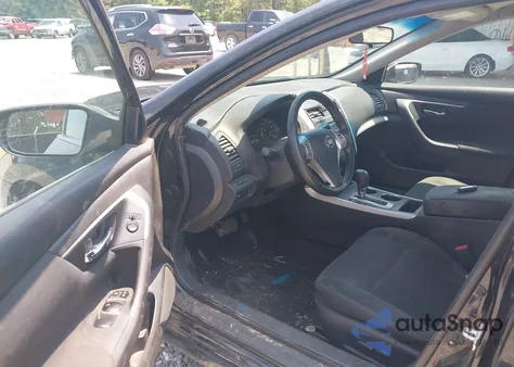 2015 Nissan Altima 2.5 S z USA, uszkodzony, nr VIN 1N4AL3AP2FN379660